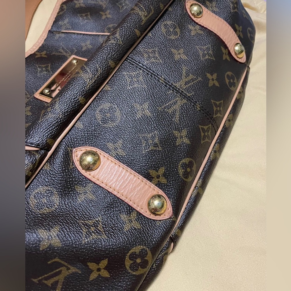 Louis Vuitton - Picture 14 of 15